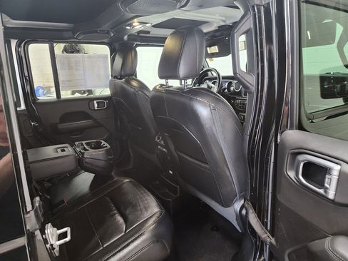 Used 2021 Jeep Wrangler Unlimited Sahara image 28