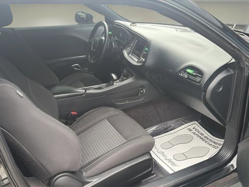 Used 2018 Dodge Challenger SXT RWD image 9
