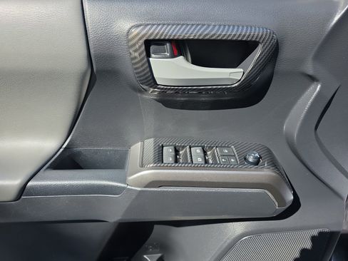 Used 2023 Toyota Tacoma SR5 w/ Technology Package RWD image 16