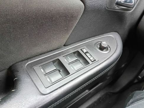 Used 2011 Chrysler 200 Touring image 15