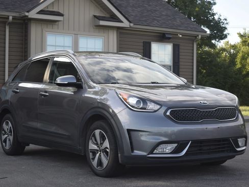 Used 2018 Kia Niro EX FWD image 4