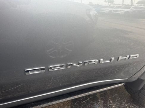 Used 2025 GMC Sierra 3500 Denali Ultimate AWD/4WD image 5