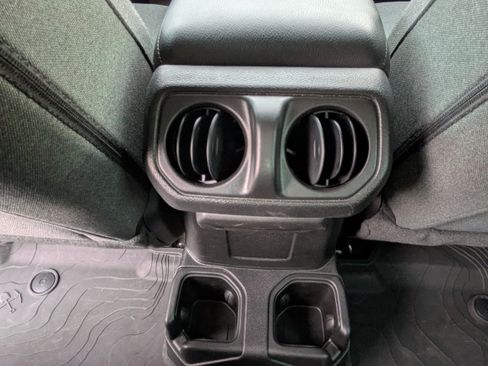 Used 2024 Jeep Gladiator Sport image 19