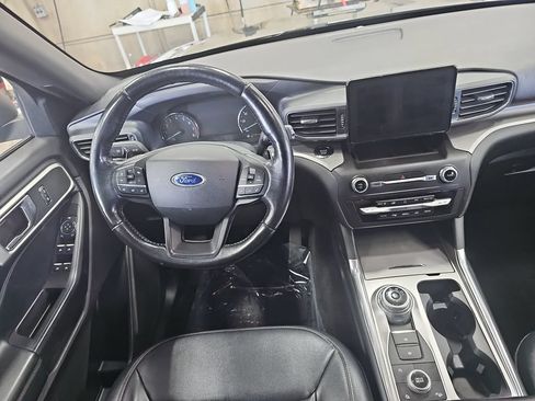 Certified 2020 Ford Explorer XLT w/ Equipment Group 202A AWD/4WD image 16