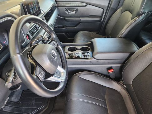 Used 2025 Honda Pilot Elite image 12
