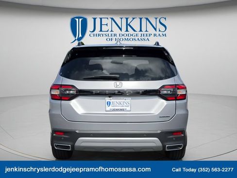 Used 2025 Honda Pilot Touring image 6