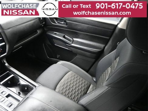 Used 2024 Nissan Pathfinder SV image 11