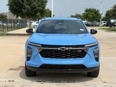 Used 2024 Chevrolet Trax RS w/ Sunroof Package FWD image 2