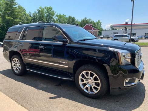 Used 2017 GMC Yukon Denali AWD/4WD image 3