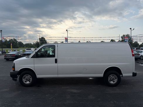 Used 2023 GMC Savana 2500 Extended w/ Driver Convenience Package RWD image 9