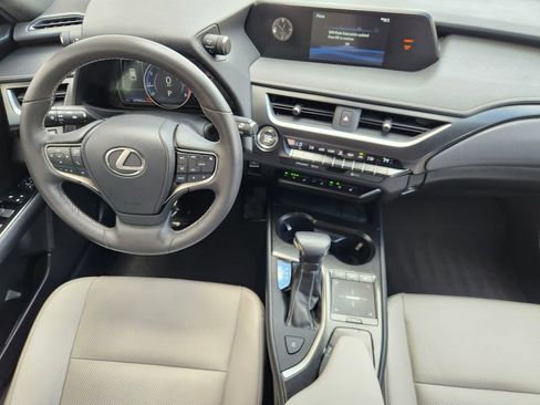Used 2019 Lexus UX 200 w/ Premium Package image 27