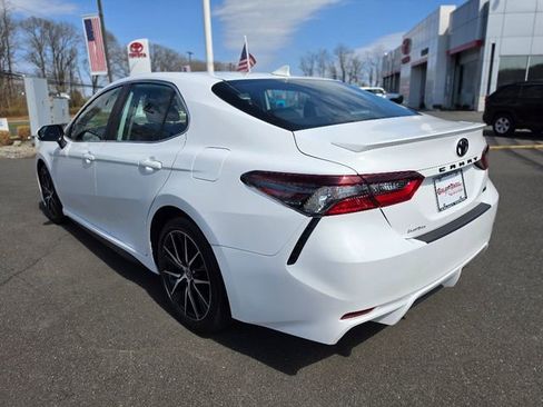 Used 2024 Toyota Camry SE w/ Cold Weather Package image 5