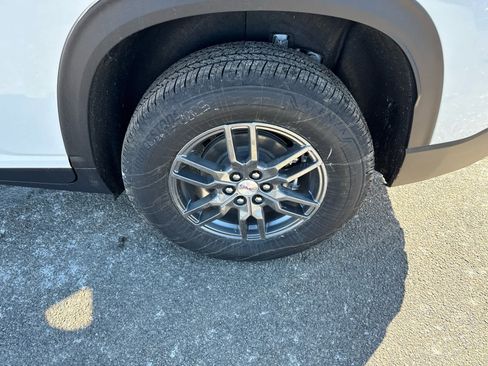 New 2026 GMC Acadia Elevation image 9