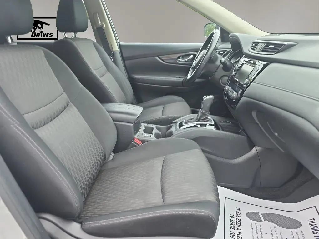 Used 2019 Nissan Rogue SV w/ Premium Package AWD/4WD image 12