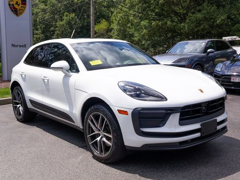 Certified 2026 Porsche Macan AWD/4WD image 33