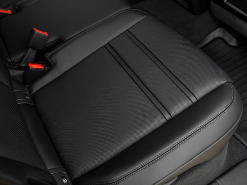 New 2025 Porsche Cayenne Turbo AWD/4WD image 39
