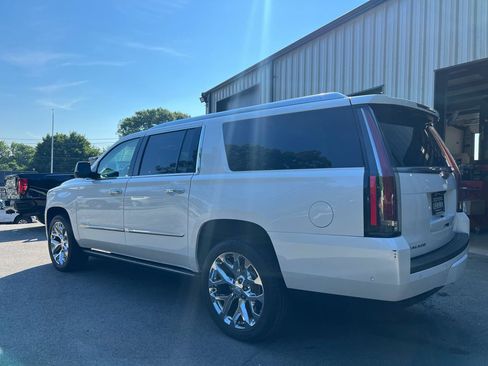 Used 2018 Cadillac Escalade ESV Premium Luxury AWD/4WD image 6