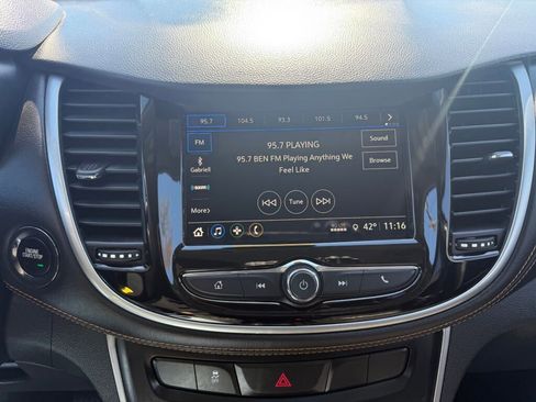 Used 2018 Chevrolet Trax LT w/ LT Convenience Package image 17