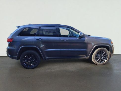 Used 2018 Jeep Grand Cherokee Altitude AWD/4WD image 9