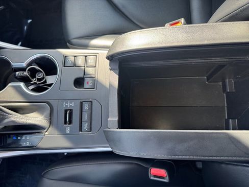 Used 2023 Toyota Highlander L image 22