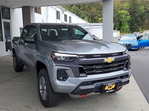 New 2024 Chevrolet Colorado LT w/ LT Convenience Package III image 4