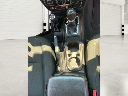 Used 2024 Jeep Wrangler Unlimited Rubicon 4xe image 15