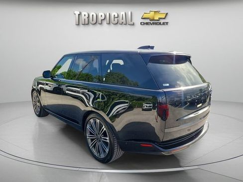 Used 2023 Land Rover Range Rover SE AWD/4WD image 3