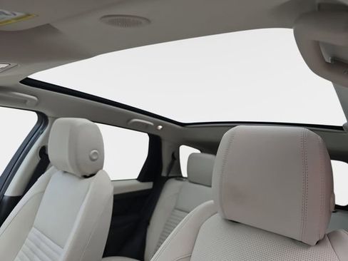 Used 2025 Land Rover Discovery Sport S image 32