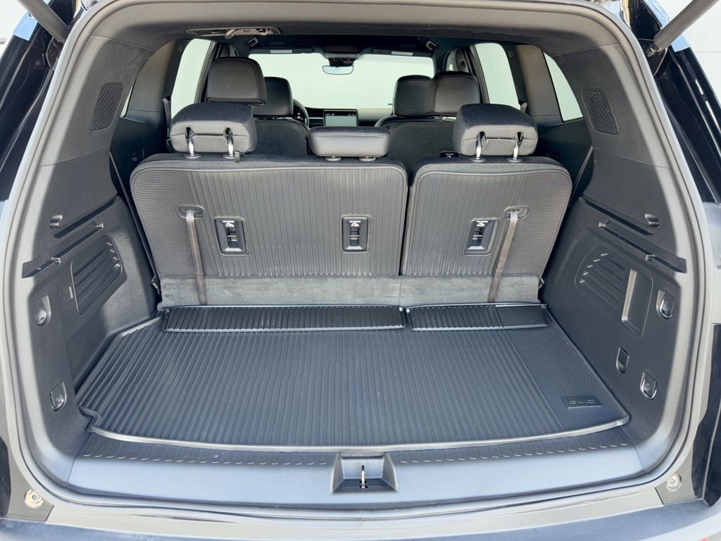 Certified 2026 GMC Acadia Elevation w/ Elevation Premium Package FWD image 28