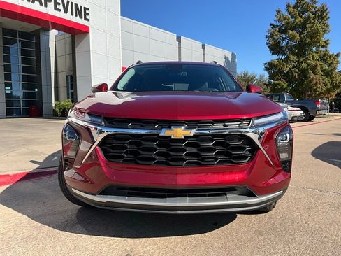 Used 2025 Chevrolet Trax LT w/ LT Convenience Package image 4