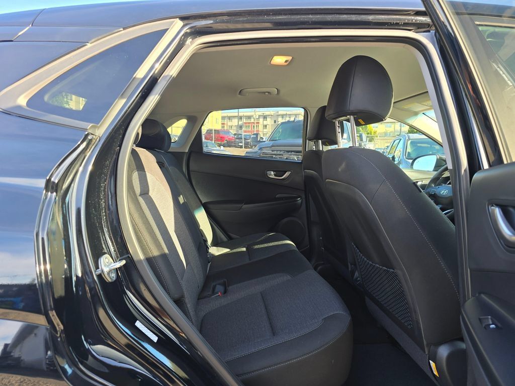 Used 2023 Hyundai Kona SE FWD image 11