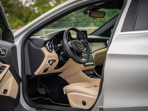 Used 2019 Mercedes-Benz GLA 250 image 18