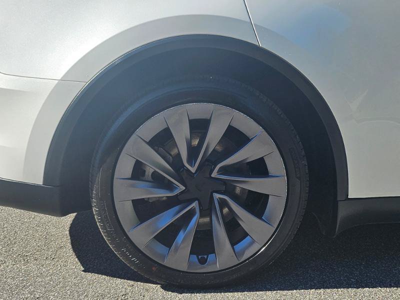 Used 2026 Tesla Model Y AWD image 16