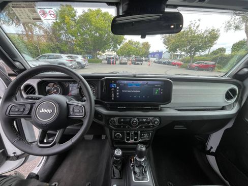 Used 2025 Jeep Wrangler Unlimited Sport AWD/4WD image 32