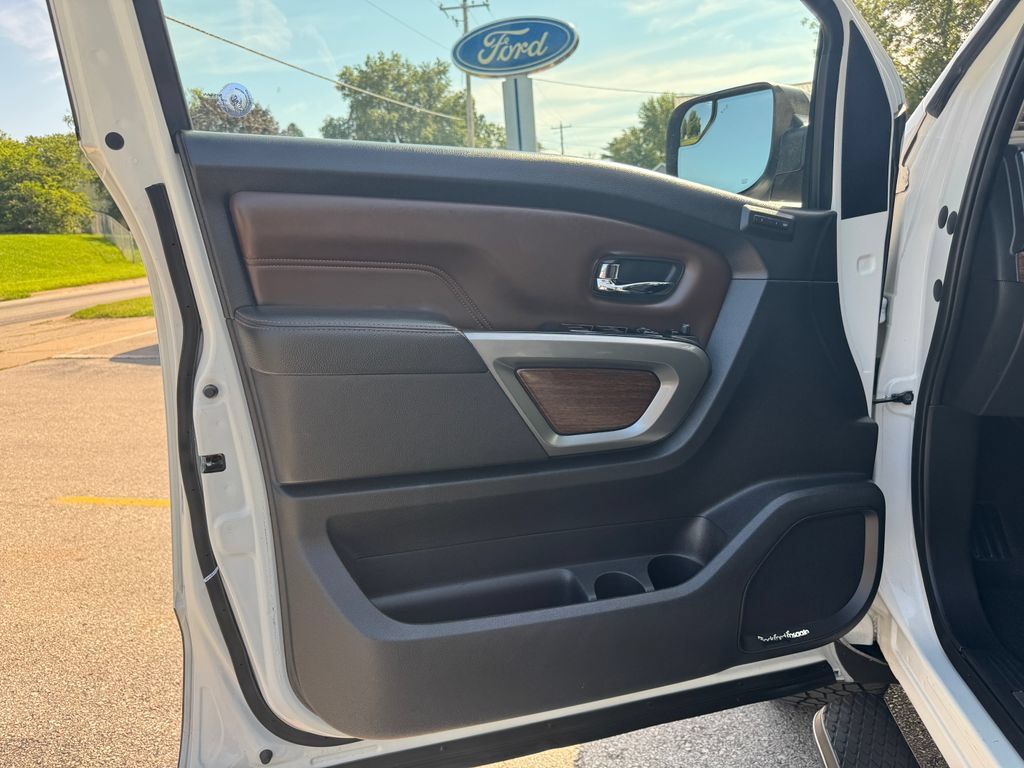 Used 2018 Nissan Titan Platinum Reserve AWD/4WD image 15