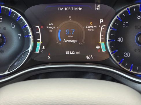 Used 2024 Chrysler Pacifica Touring-L image 28