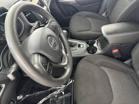 Used 2020 Jeep Cherokee Latitude AWD/4WD image 20