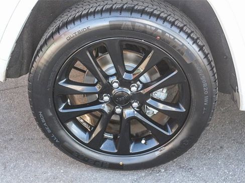 Used 2018 Jeep Grand Cherokee Altitude image 11