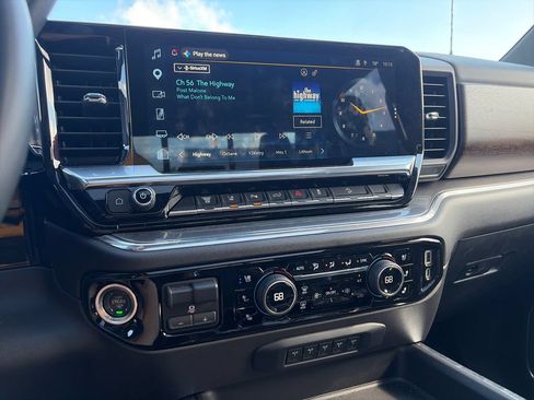 Used 2025 Chevrolet Silverado 2500 High Country w/ High Country Premium Package AWD/4WD image 23