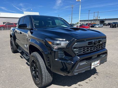 Used 2024 Toyota Tacoma TRD Sport AWD/4WD image 7