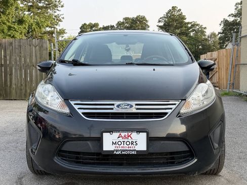 Used 2013 Ford Fiesta SE FWD image 3