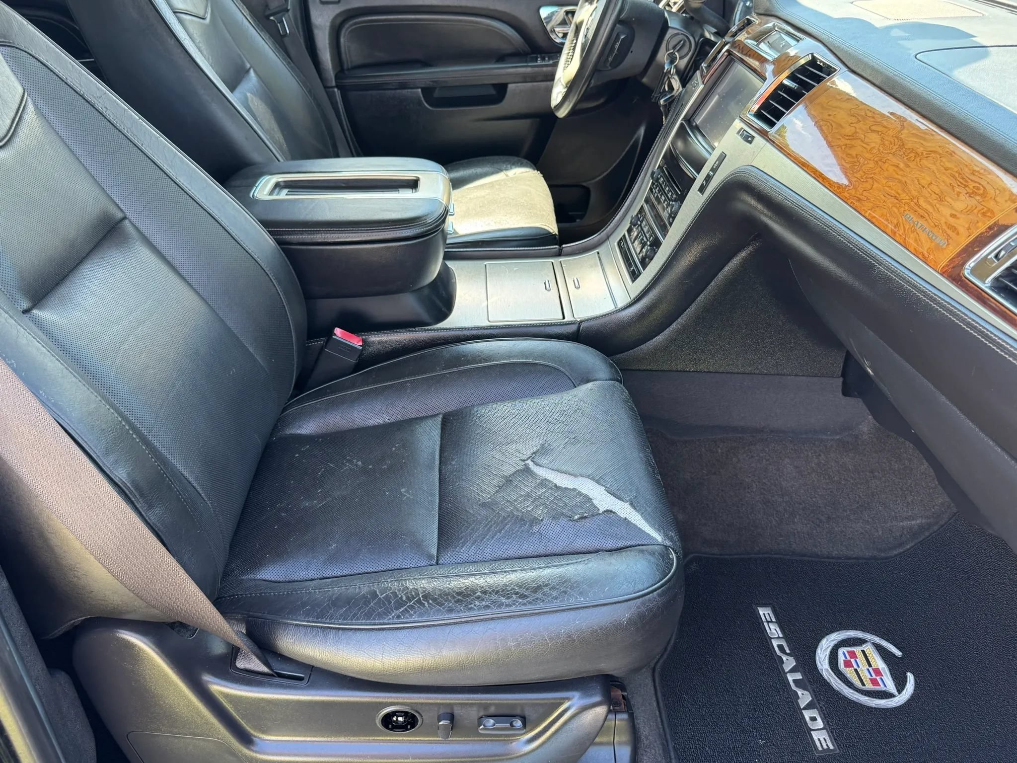 Used 2012 Cadillac Escalade Platinum RWD image 23