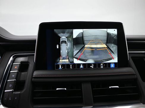 Used 2022 Chevrolet Suburban RST w/ Luxury Package image 11