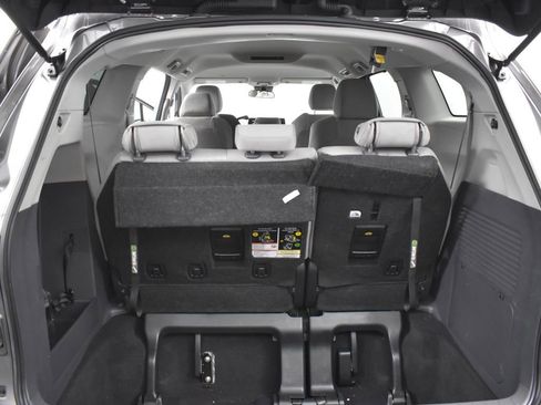 Used 2024 Toyota Sienna LE image 25