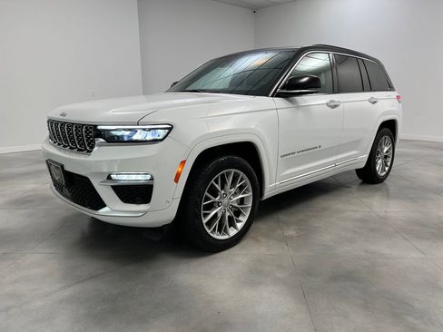 Used 2025 Jeep Grand Cherokee Summit image 3