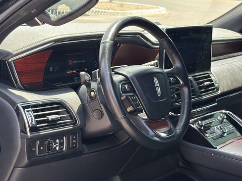 Used 2022 Lincoln Navigator Reserve AWD/4WD image 13