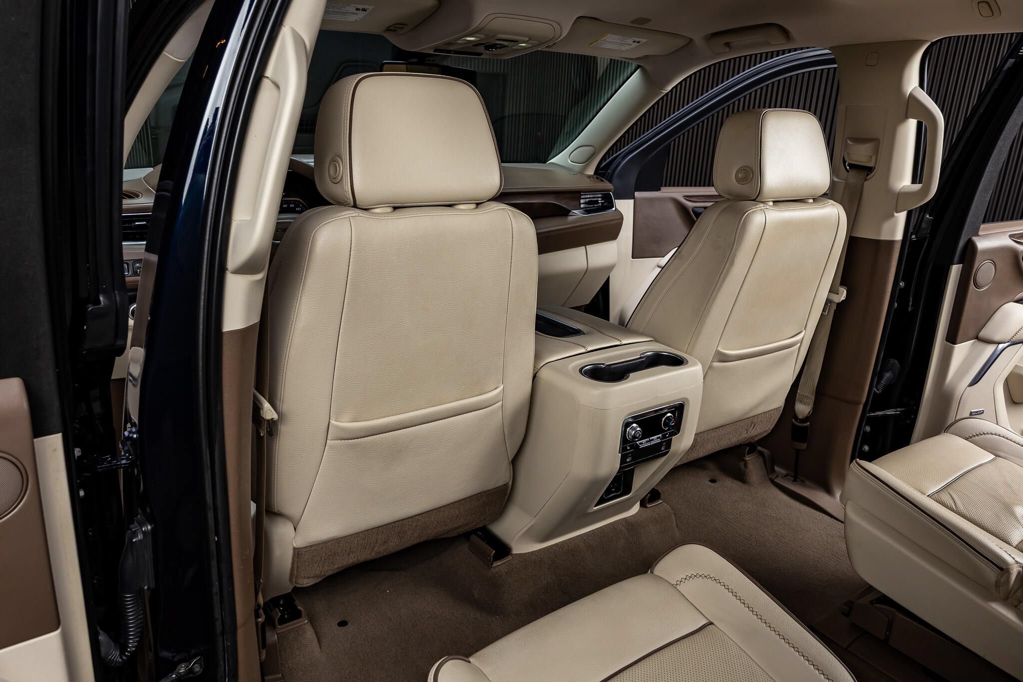 Used 2021 GMC Yukon XL Denali RWD image 30