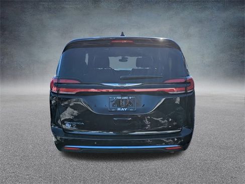 Certified 2026 Chrysler Pacifica Select image 5