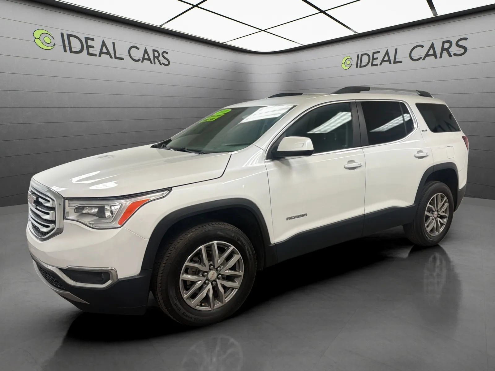 Used 2018 GMC Acadia SLE w/ LPO, Cargo Package FWD image 1