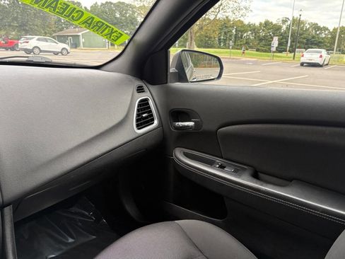 Used 2013 Dodge Avenger SE image 15